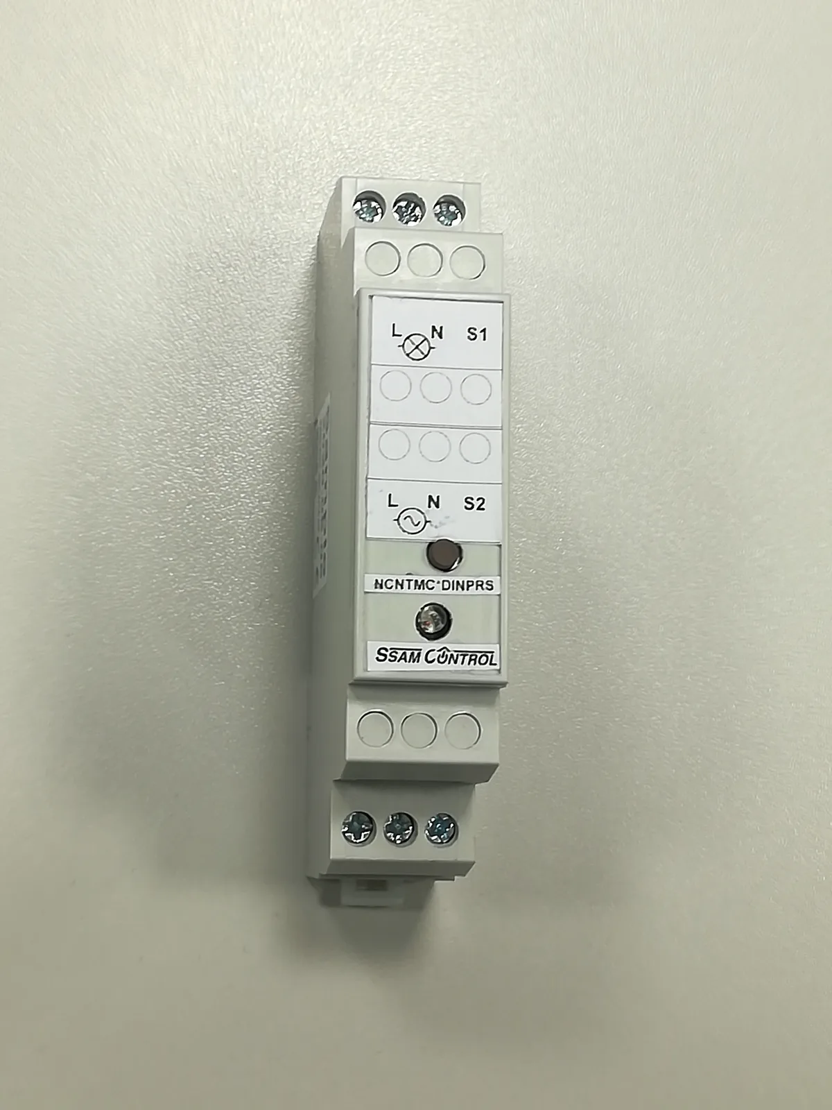 DIN-Hutschienen Funk-Schaltaktor für 240V/5A/1,2kW / 1xUmschalter potentialfrei SL=0,32W TE=1 - ZigBee SSAM Control