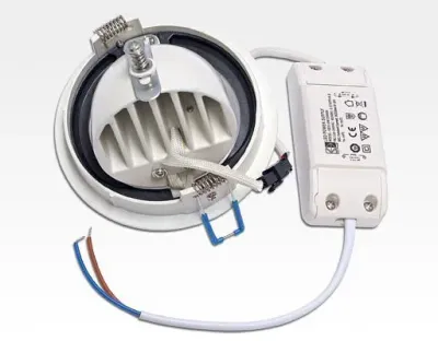 8W LED Einbau Spotleuchte weiß rund Neutral Weiß / 4000-4500K 525lm 230VAC IP40 90Grad -Ausstellungsstück mit kleinen Schönheitsfehlern — Bild 4