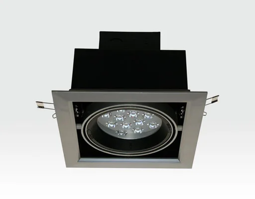 12W LED Einbau Spotleuchte silber quadratisch Warm Weiß / 2700-3200K 780lm 230VAC IP40 120Grad -Ausstellungsstück mit kleinen Schönheitsfehler