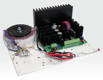 Netzteil analog 13,8VDC 10A inkl. einstellbarer Akku Ladung / 0.7; 2.1; 3.6 oder 4.8A